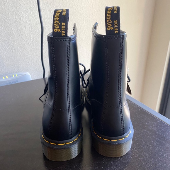 Dr. Martens 1460 Women’s Smooth Leather Lace Up Black Boots - Picture 4 of 4